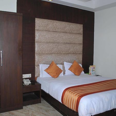 Hotel Seven Seas Inn New Delhi Exterior photo