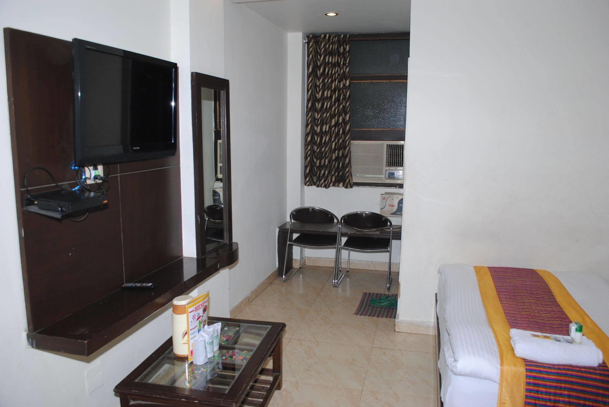 Hotel Seven Seas Inn New Delhi Exterior photo