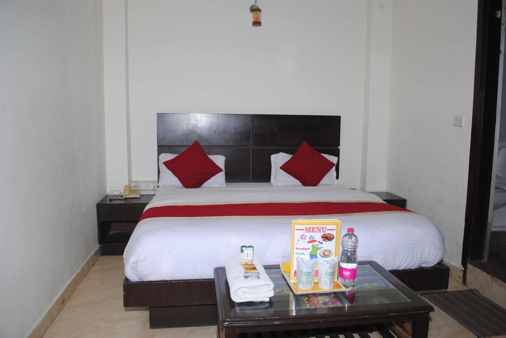 Hotel Seven Seas Inn New Delhi Exterior photo