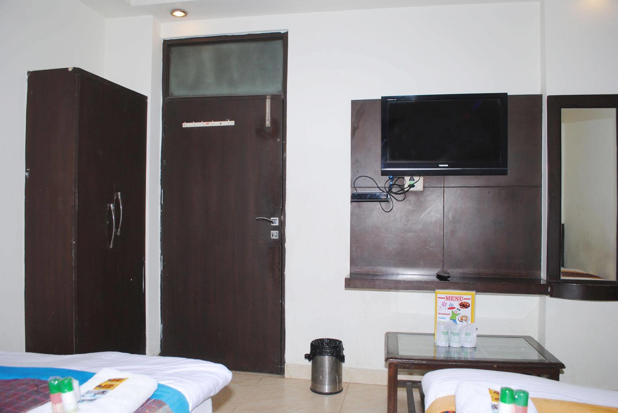 Hotel Seven Seas Inn New Delhi Exterior photo