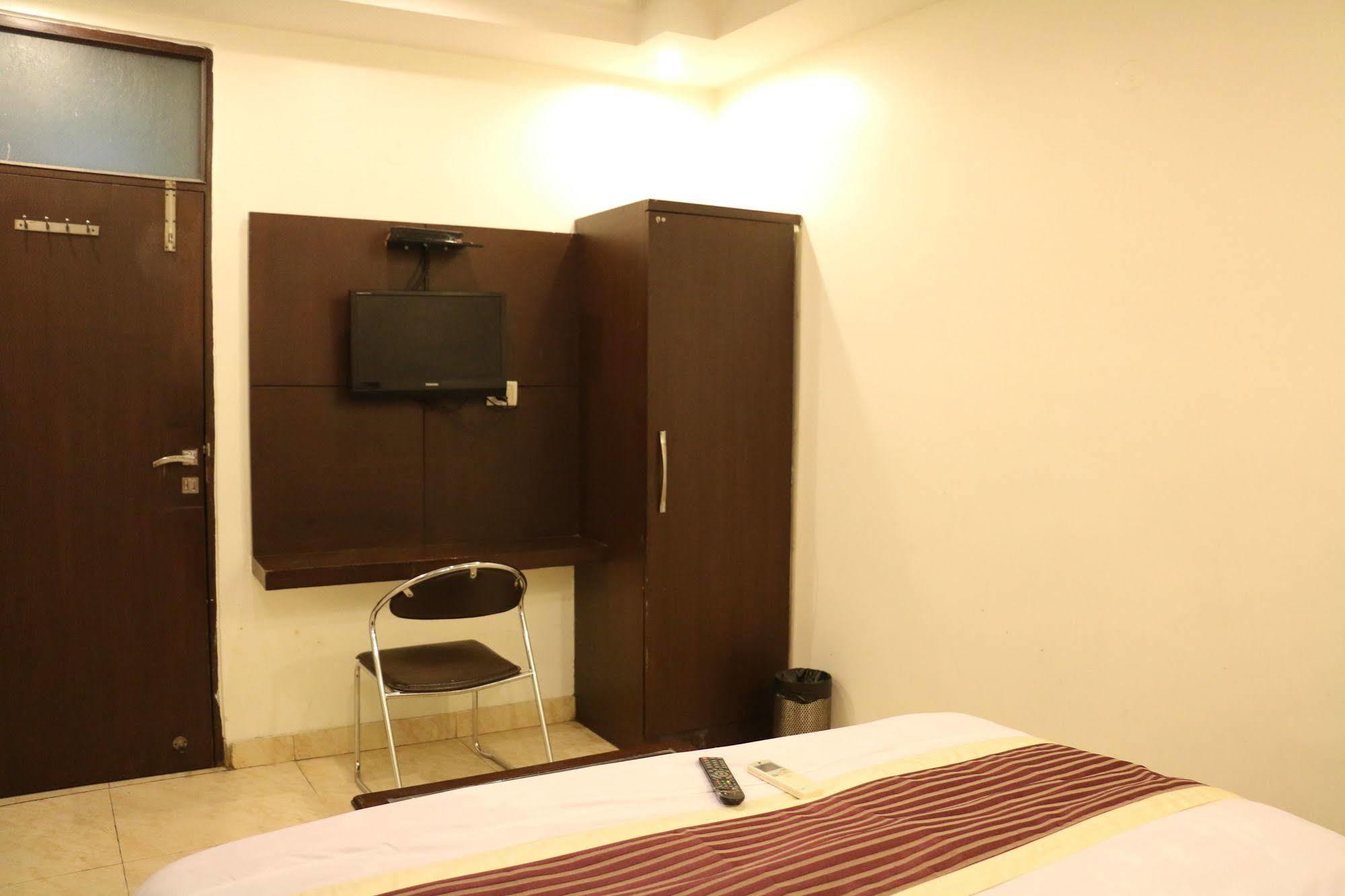 Hotel Seven Seas Inn New Delhi Exterior photo