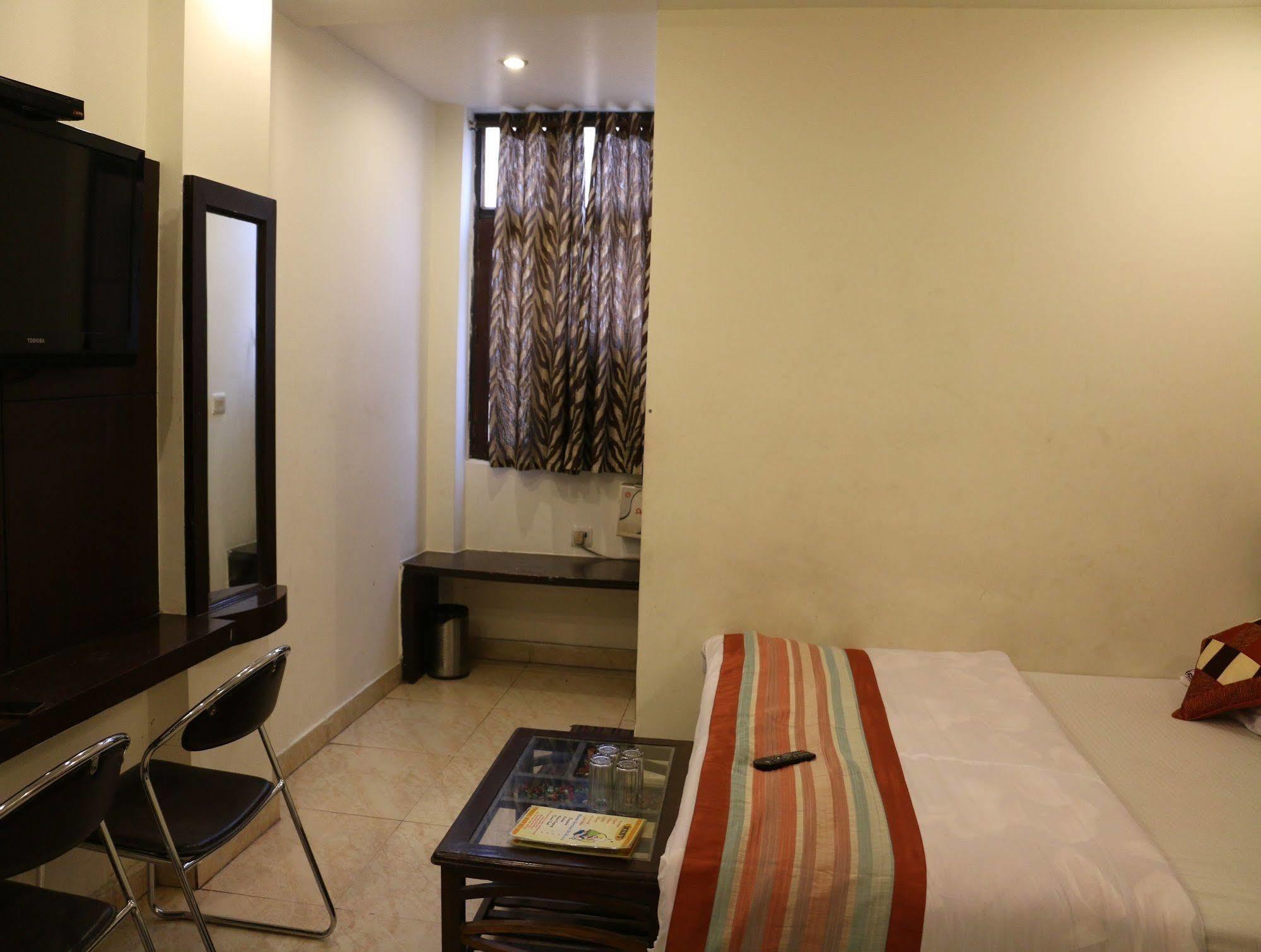 Hotel Seven Seas Inn New Delhi Exterior photo