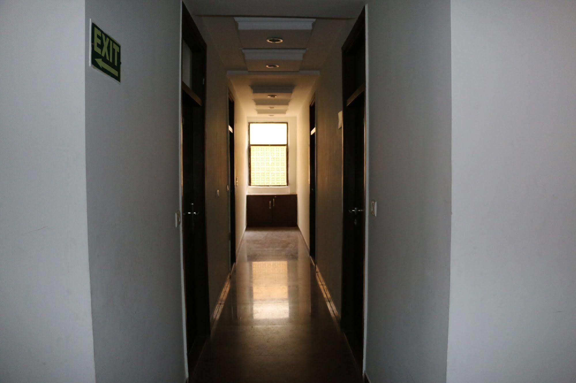 Hotel Seven Seas Inn New Delhi Exterior photo